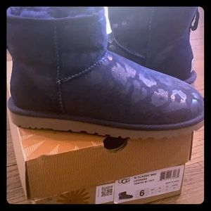 NWT Women’s UGG boots
